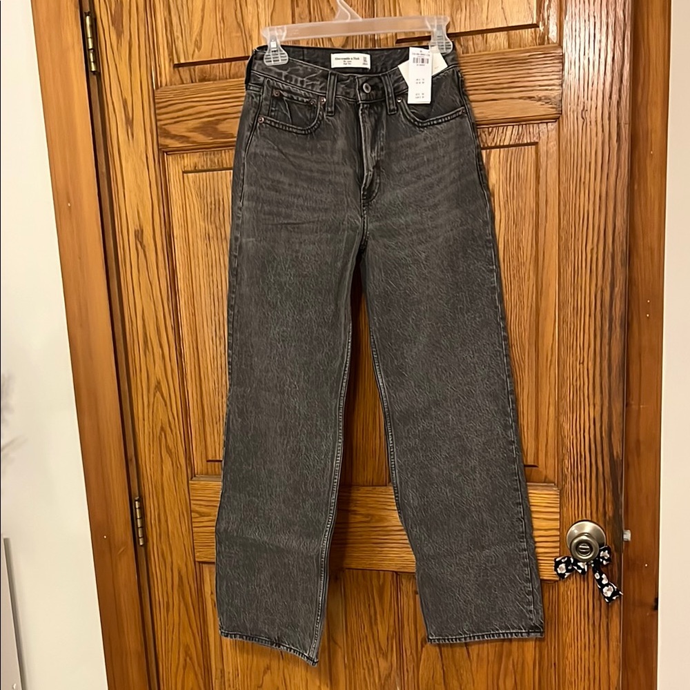 Abercrombie Women’s Loose Fit Jeans NWT